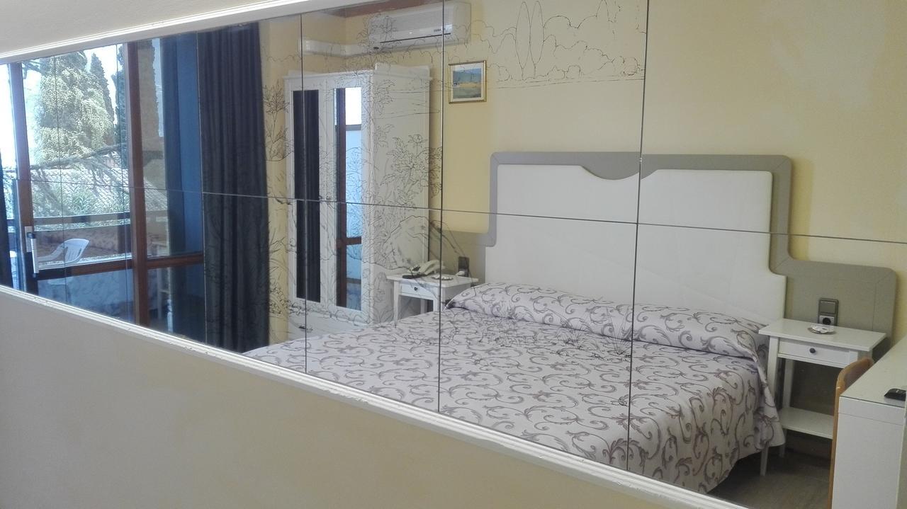 Double or Twin Room Lake View
